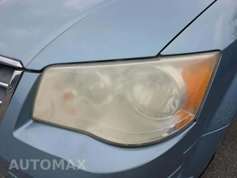 2010 Chrysler Town & Country LX 121.2" WB – miniatura 26