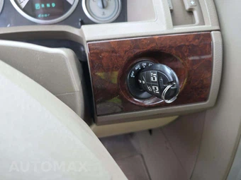2010 Chrysler Town & Country LX 121.2" WB – miniatura 8