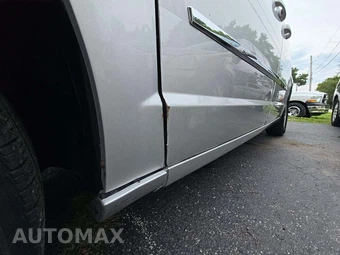 2010 Chrysler Town & Country Touring 121.2" WB - miniatura 23