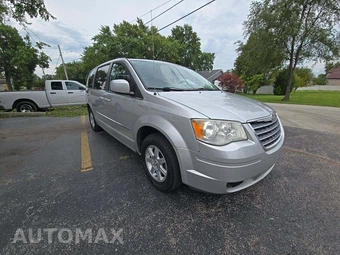 2010 Chrysler Town & Country Touring 121.2" WB - miniatura 4