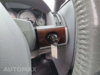 2010 Chrysler Town & Country Touring 121.2" WB - miniatura 8
