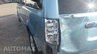 2010 Chrysler Town & Country Touring 121.2" WB - miniatura 21