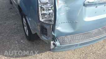 2010 Chrysler Town & Country Touring 121.2" WB - miniatura 26