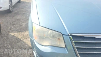 2010 Chrysler Town & Country Touring 121.2" WB - miniatura 28