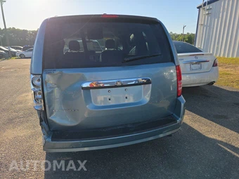2010 Chrysler Town & Country Touring 121.2" WB - miniatura 5