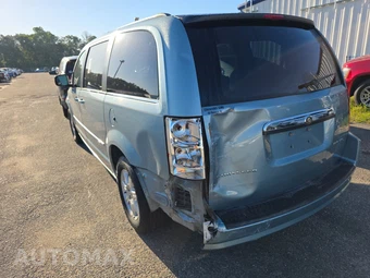 2010 Chrysler Town & Country Touring 121.2" WB - miniatura 6