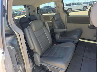 2010 Chrysler Town & Country Touring 121.2" WB – miniatura 13