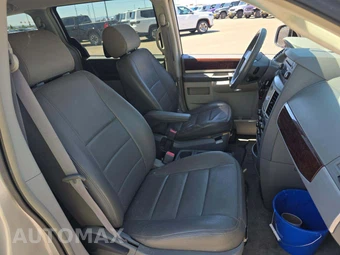 2010 Chrysler Town & Country Touring 121.2" WB – miniatura 15