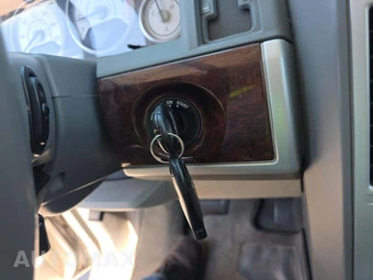 2010 Chrysler Town & Country Touring 121.2" WB – miniatura 5