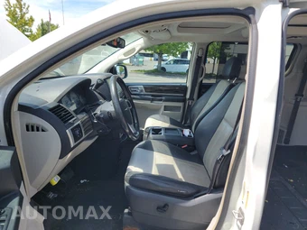 2010 Chrysler Town & Country Touring 121.2" WB – miniatura 13
