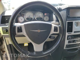 2010 Chrysler Town & Country Touring 121.2" WB – miniatura 16