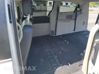 2010 Chrysler Town & Country Touring 121.2" WB – miniatura 19
