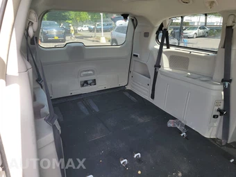 2010 Chrysler Town & Country Touring 121.2" WB – miniatura 20