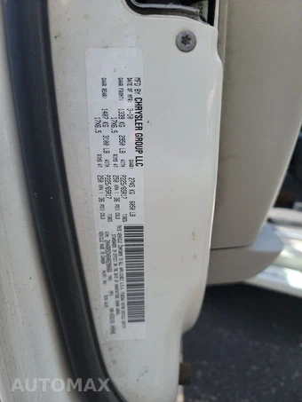 2010 Chrysler Town & Country Touring 121.2" WB – miniatura 22