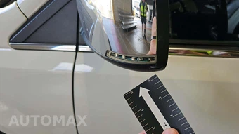 2010 Chrysler Town & Country Touring 121.2" WB – miniatura 48