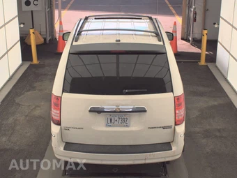 2010 Chrysler Town & Country Touring 121.2" WB – miniatura 6