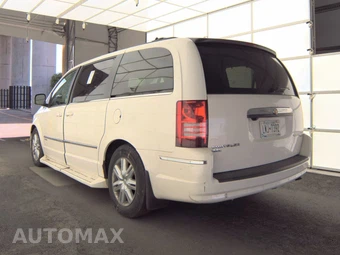 2010 Chrysler Town & Country Touring 121.2" WB – miniatura 8