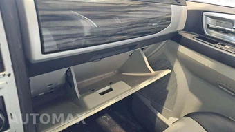 2010 Chrysler Town & Country Touring 121.2" WB – miniatura 88