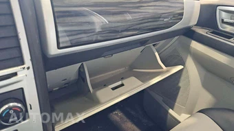 2010 Chrysler Town & Country Touring 121.2" WB – miniatura 89
