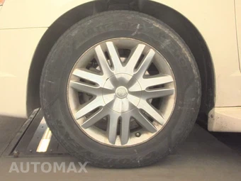 2010 Chrysler Town & Country Touring 121.2" WB – miniatura 9