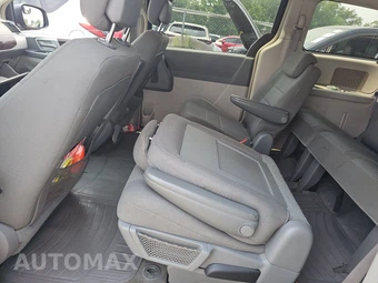 2010 Chrysler Town & Country Touring 121.2" WB – miniatura 13