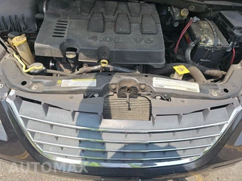 2010 Chrysler Town & Country Touring 121.2" WB – miniatura 16