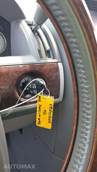 2010 Chrysler Town & Country Touring 121.2" WB – miniatura 19