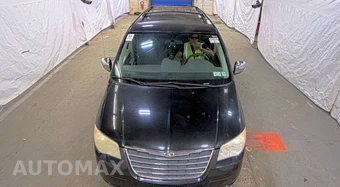 2010 Chrysler Town & Country Touring 121.2" WB – miniatura 2