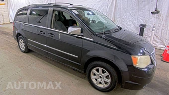 2010 Chrysler Town & Country Touring 121.2" WB – miniatura 3