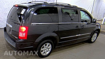 2010 Chrysler Town & Country Touring 121.2" WB – miniatura 4