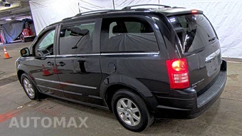 2010 Chrysler Town & Country Touring 121.2" WB – miniatura 6
