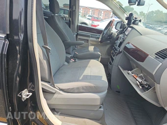 2010 Chrysler Town & Country Touring 121.2" WB – miniatura 8