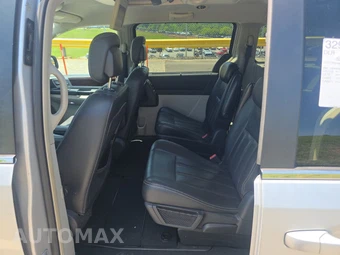 2010 Chrysler Town & Country Touring Plus 121.2" WB – miniatura 19
