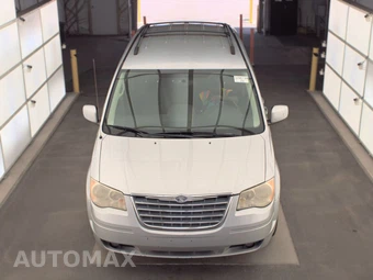 2010 Chrysler Town & Country Touring Plus 121.2" WB – miniatura 2