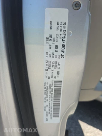 2010 Chrysler Town & Country Touring Plus 121.2" WB – miniatura 22