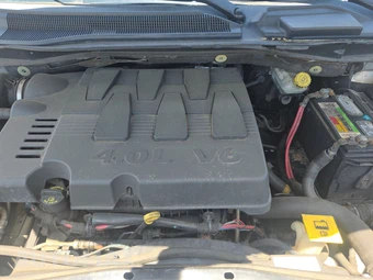 2010 Chrysler Town & Country Touring Plus 121.2" WB – miniatura 23