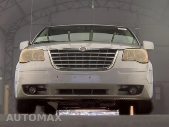 2010 Chrysler Town & Country Touring Plus 121.2" WB – miniatura 3