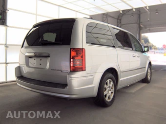 2010 Chrysler Town & Country Touring Plus 121.2" WB – miniatura 5