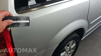 2010 Chrysler Town & Country Touring Plus 121.2" WB – miniatura 54