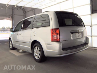 2010 Chrysler Town & Country Touring Plus 121.2" WB – miniatura 8