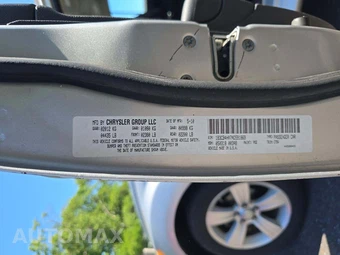 2010 Dodge Caliber SXT – miniatura 2