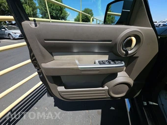 2010 Dodge Nitro SXT – miniatura 9