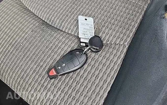 2010 Dodge Ram 1500 SLT Crew Cab Short Bed – miniatura 18