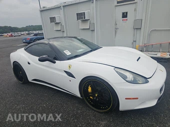 2010 Ferrari California - miniatura 3