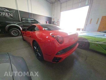 2010 Ferrari California - miniatura 2