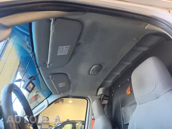 2010 Ford E-150 Commercial Cargo Van 138.0" WB – miniatura 19