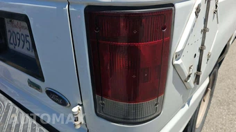 2010 Ford E-150 Commercial Cargo Van 138.0" WB – miniatura 24