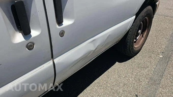 2010 Ford E-150 Commercial Cargo Van 138.0" WB – miniatura 31