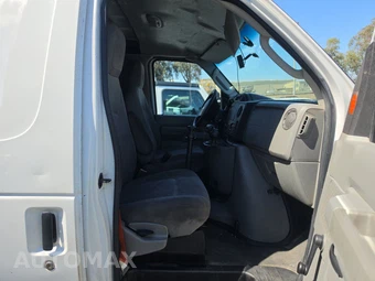 2010 Ford E-150 Commercial Cargo Van 138.0" WB – miniatura 8