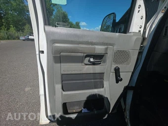 2010 Ford E-150 Commercial Cargo Van 138.0" WB - miniatura 16